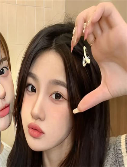 在體育老師身上做深蹲_意大利女蜜桃內褲